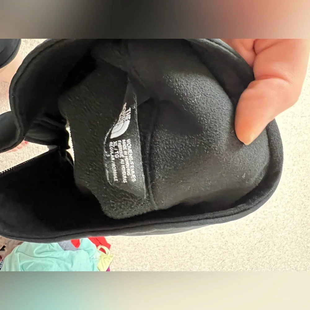 Women’s black soft shell north face jacket - Picture 10 of 10